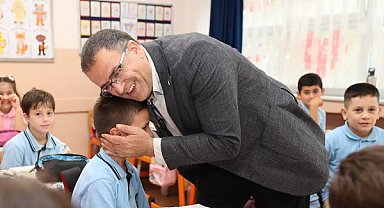 Derince Belediye Başkanı Gökçe, öğrencilerin daveti üzerine okulu ziyaret etti