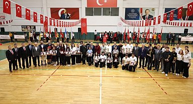 Derince’de 29 Ekim kutlamaları tören geçişiyle tamamlandı