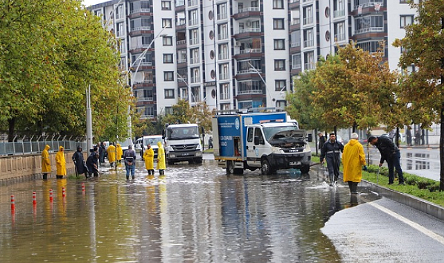 DİSKİ ekipleri sağanak yağışın etkilerine müdahale etti