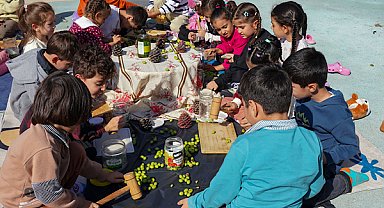 Diyarbakır’da çocuklar zeytin kırma etkinliğine katıldı