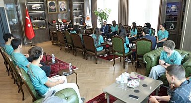 Dragon Bot Türkiye Şampiyonası’nda dereceye giren sporcular Başkan Doğan’ı ziyaret etti