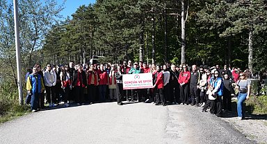 Düzce’de 350 genç Topuk Yaylası’nda doğa ve spor etkinliğine katıldı