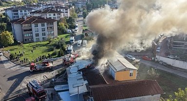 Düzce’de kıraathanenin çatısında çıkan yangın söndürüldü
