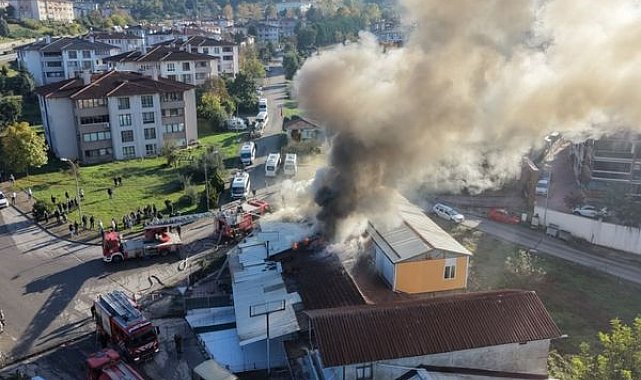 Düzce’de kıraathanenin çatısında çıkan yangın söndürüldü