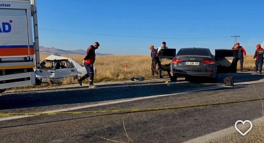 Emirdağ'da Kara Yolunda Kafa Kafaya Facia: Katliam Gibi Kazada 4 Can Kayboldu!