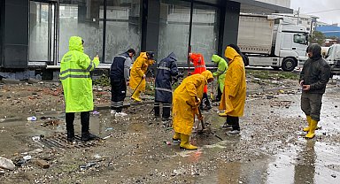 Esenyurt’ta sağanak yağışın neden olduğu su baskınlarına müdahale edildi