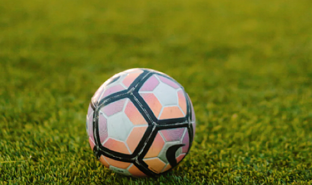 Galatasaray-Fenerbahçe derbisinde ilk yarı Galatasaray'ın 2-0 üstünlüğü ile sona erdi