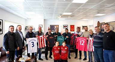 Gemlik Belediyesi'nden Amatör Spor Kulüplerine forma desteği