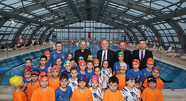 İnegöl’de 70 yüzme altyapı sporcusu haftanın 6 günü antrenman yapıyor