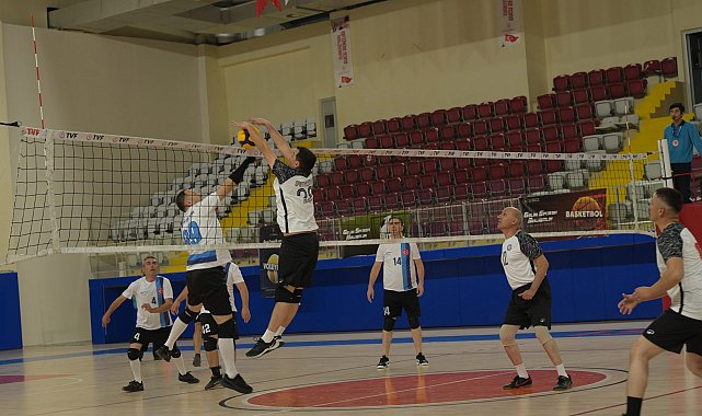 Isparta Belediyesi Voleybol Takımı 2-0 galip geldi