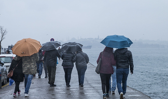 İstanbul’da sıcaklıklar düşüyor: Kuzey ilçelerine kuvvetli sağanak uyarısı