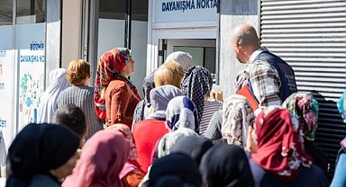 İzmir Büyükşehir Belediyesinden haftada 16 bin 800 kişilik sıcak yemek desteği