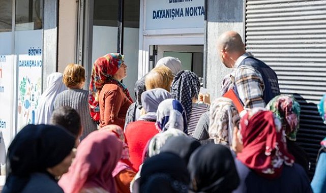İzmir Büyükşehir Belediyesinden haftada 16 bin 800 kişilik sıcak yemek desteği