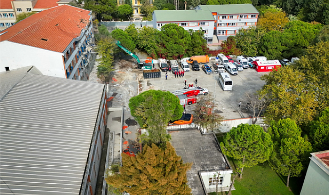İzmir'de 6,7 büyüklüğündeki deprem senaryosuyla tatbikat yapıldı