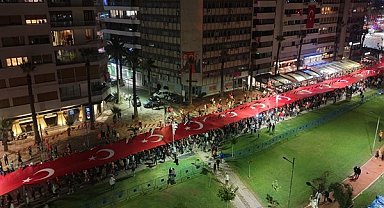 İzmir’de Cumhuriyet Bayramı bin dronla kutlandı