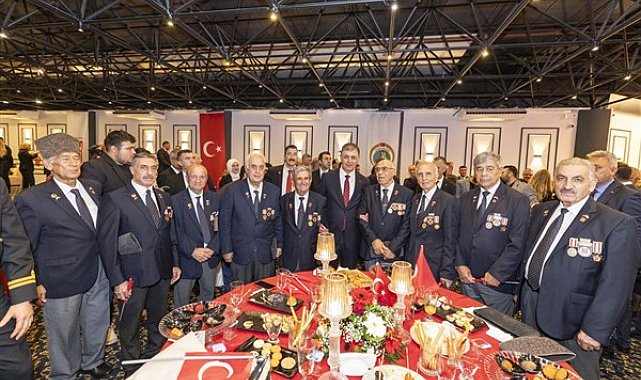 İzmir’de Cumhuriyet’in 103’üncü yılı resepsiyonla kutlandı