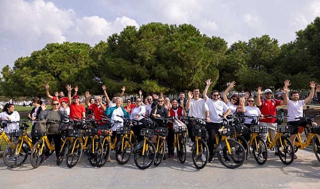 İzmir'de işitme engelliler bisiklet etkinliğine katıldı