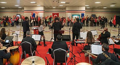 İzmir Metrosu'nda Cumhuriyet Bayramı konseri