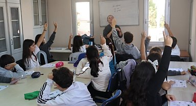 İzmit Belediyesi Mahalle Etütleriyle öğrencileri LGS'ye hazırlıyor