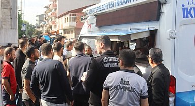 İzmit Belediyesinden cuma namazı çıkışı ikram