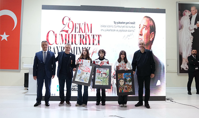 İzmit’te Cumhuriyet temalı resim yarışmasının kazananları ödüllerini aldı