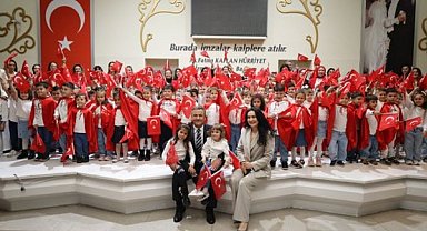 İzmit’te minikler Cumhuriyet’in 103. yılı için sahne aldı