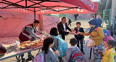 İzmit'te okullarda Beslenme Saati uygulamasını sürdürüyor