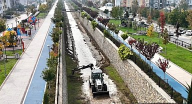 Kanal İnegöl'de temizlik çalışması başlatıldı