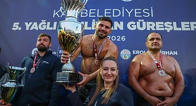 Kaş Yağlı Güreşleri’nin başpehlivanı Erkan Taş oldu