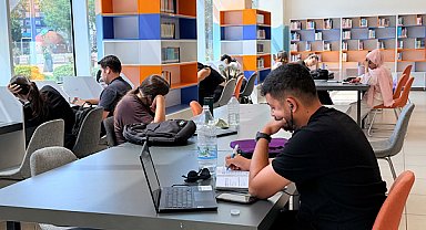 Kepez’deki Varsak Kütüphanesi 7 binin üzerinde kitapla hizmet veriyor