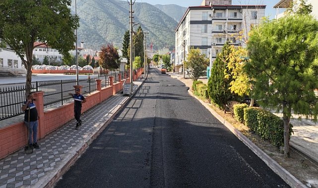 Kırkağaç'ta 4 bin ton sıcak asfalt seriliyor