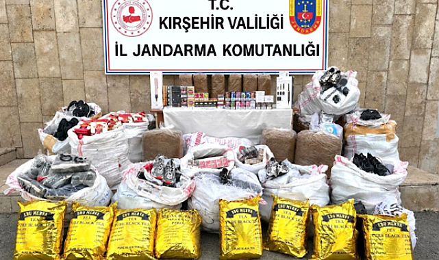 Kırşehir'de bir araçta 2,8 milyon liralık kaçak eşya ele geçirildi