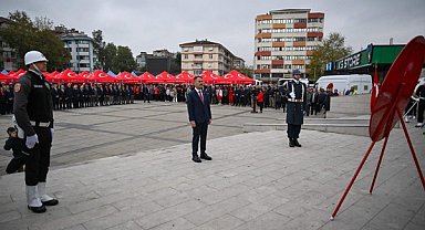 Kocaeli’de Cumhuriyet Bayramı kutlamaları çelenk töreniyle başladı