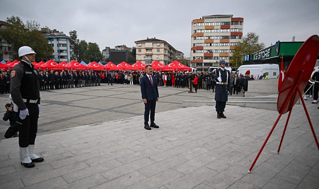 Kocaeli’de Cumhuriyet Bayramı kutlamaları çelenk töreniyle başladı
