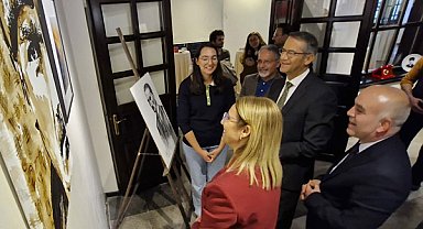Kocaeli'de “Cumhuriyetin 103 Yılı ve Sanat” karma sergisi açıldı