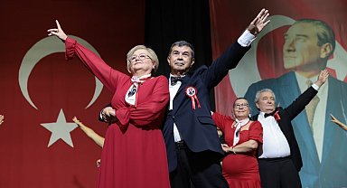 Konak'ta Cumhuriyet “Selam Olsun Cumhuriyet’e” gösterisiyle kutlandı