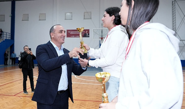 Konyaaltı’nda Cumhuriyet Bayramı Tenis Turnuvası’nda 10 çocuk şampiyon oldu