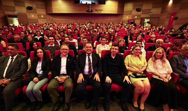 Manisa Şehir Tiyatrosu 20. yılında yeni sezonu açtı