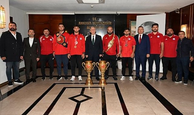 Mansur Yavaş ASKİ Spor güreşçilerini ağırladı