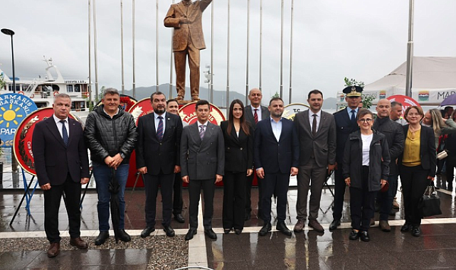 Marmaris’te Cumhuriyet Bayramı kutlamaları çelenk sunumuyla başladı