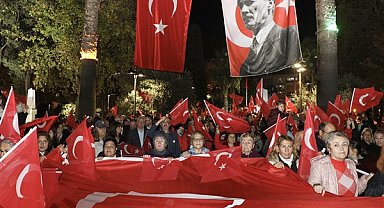 Mudanya’da Cumhuriyet’in 103. yılı yağmura rağmen coşkuyla kutlandı