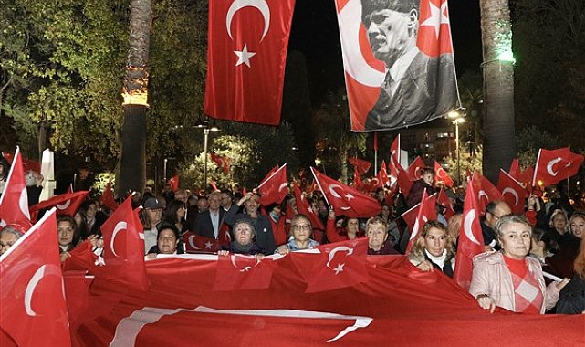 Mudanya’da Cumhuriyet’in 103. yılı yağmura rağmen coşkuyla kutlandı