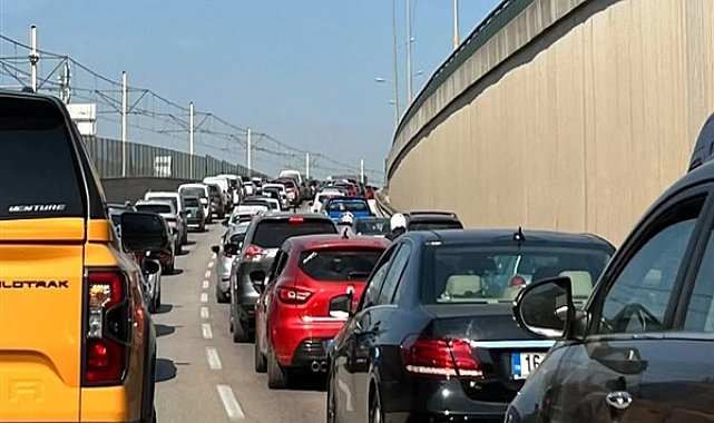 Mudanya yolunda trafik yoğunluğu