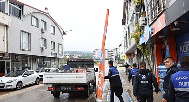 Nilüfer’de kaldırım ve yolları işgal eden tabelalar toplandı