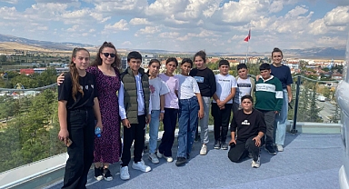 Öğrencilerin Uzay Yolculuğu