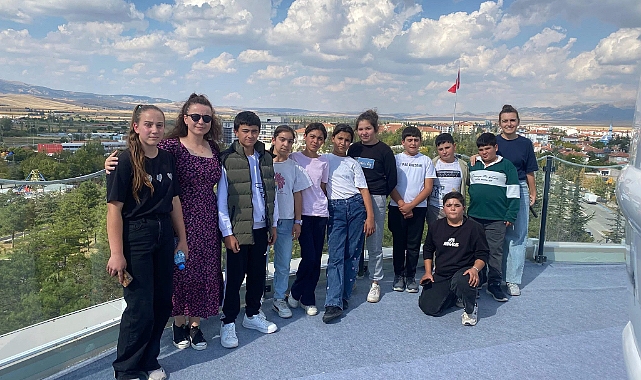 Öğrencilerin Uzay Yolculuğu