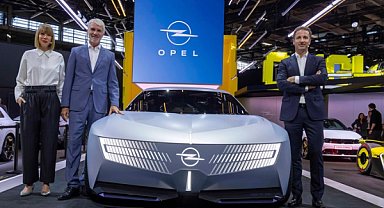 Opel’den Paris Otomobil Fuarı’nda çifte dünya prömiyeri