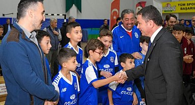 Osmangazi Belediyesi, 69 amatör futbol kulübüne malzeme desteği sağladı