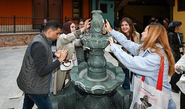 Osmangazi'de gençler tarihi mekanları gezdi