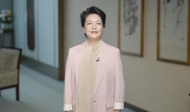 Peng Liyuan, UNESCO Kız Çocukları ve Kadınların Eğitimi Ödül Töreni'nde konuşma yaptı
